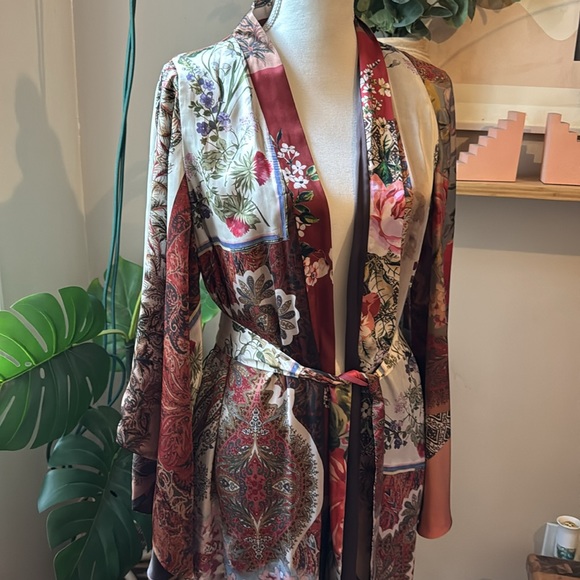 Zara Other - Beautiful Zara paisley floral long printed satin style bell sleeve robe
